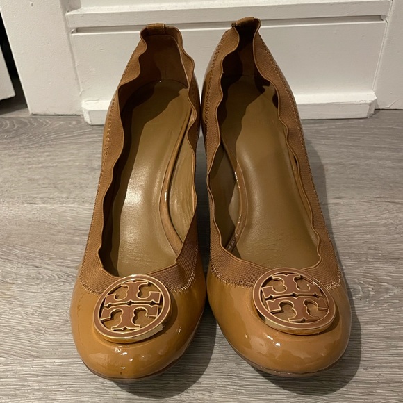 Tory Burch nude wedge heels size 9 - Picture 1 of 6